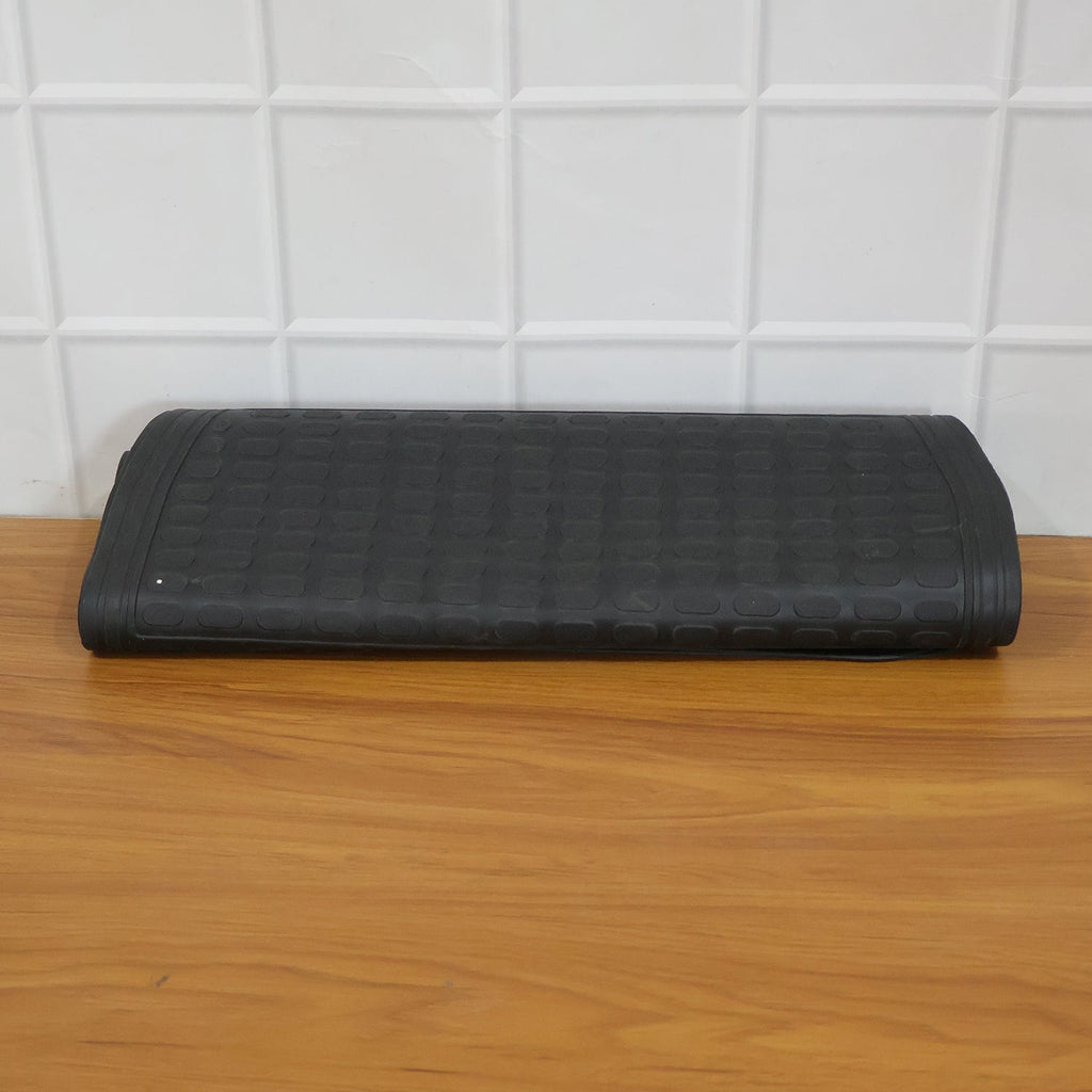 Car floor mat set, dark textured rubber roll with raised channels