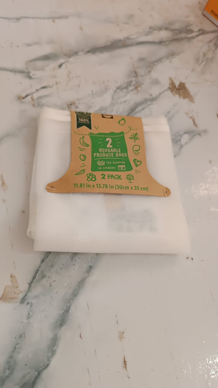 Reusable mesh storage bag suitable for kitchen use and travel packing